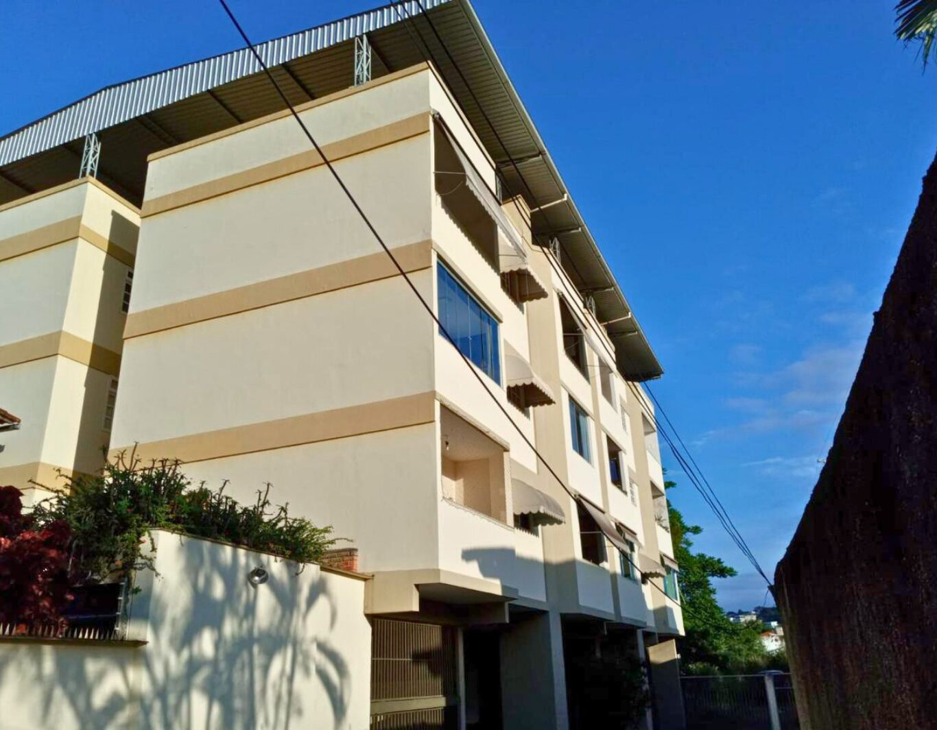 Apartamento no Condomínio Rosamarela