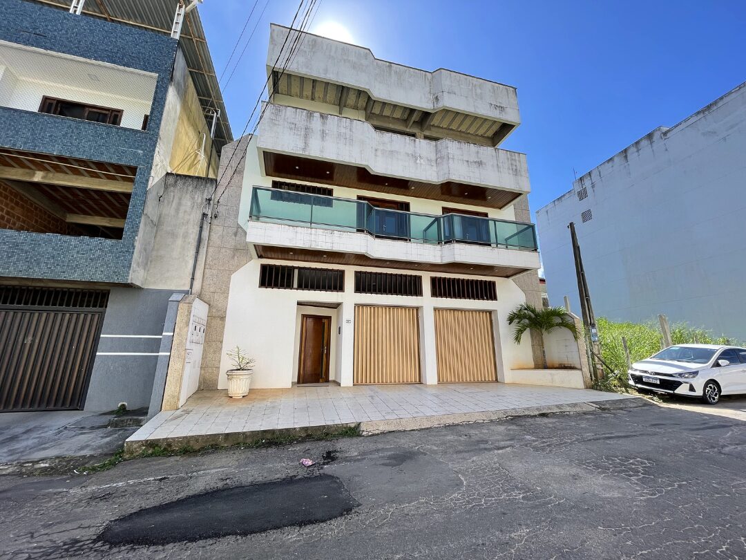Casa Triplex Semi-Mobiliada | Abelardo Machado